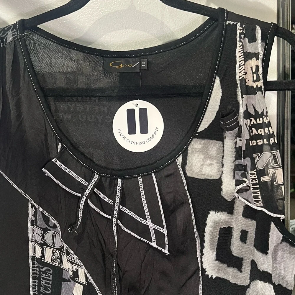 Newspaper dress with black and white patchwork layers - Picture 7 of 10